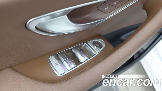 Mercedes-Benz E-Class — Фото автомобиля 28