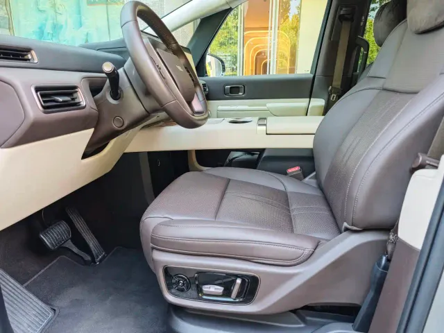 Li Auto MEGA — Фото автомобиля 9