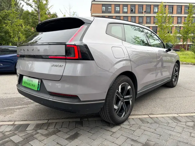 Volvo XC70 Plug-in Hybrid — Фото автомобиля 3