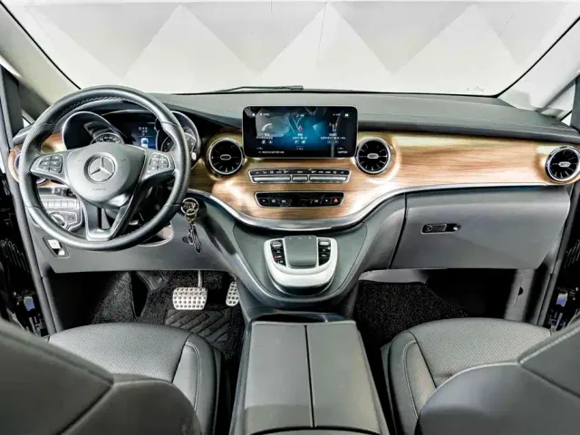 Mercedes-Benz V-Class — Фото автомобиля 13