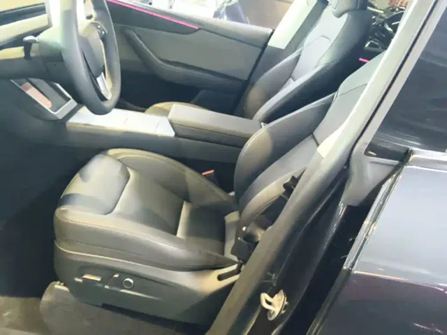 Tesla Model Y — Фото автомобиля 14