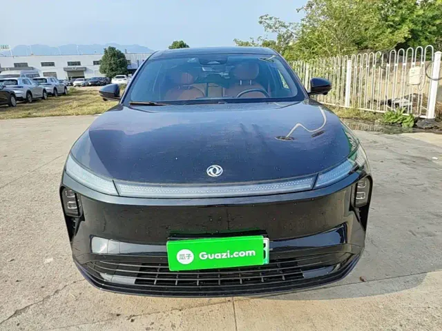 Dongfeng Aeolus Dongfeng Aeolus L8 2025 Plug-in Hybrid — Фото автомобиля 2
