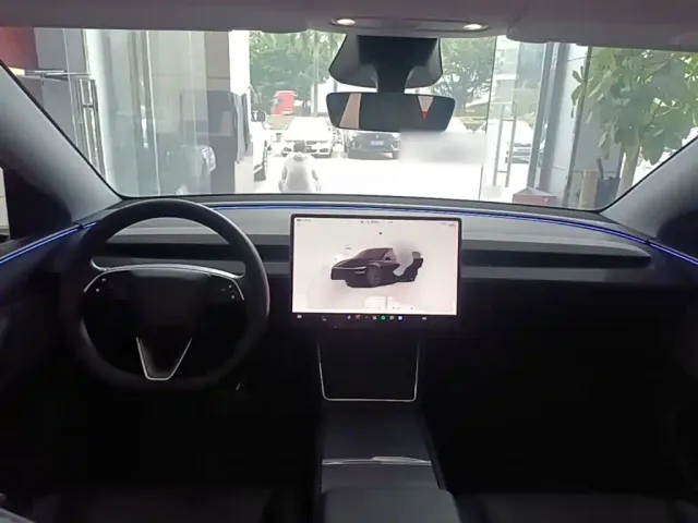 Tesla Model Y — Фото автомобиля 9