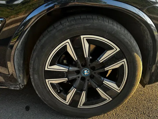 BMW iX3 — Фото автомобиля 12