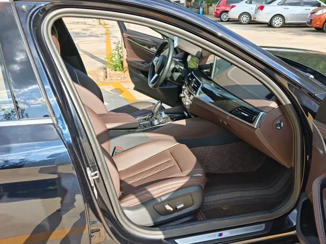 BMW 5 Series — Фото автомобиля 11