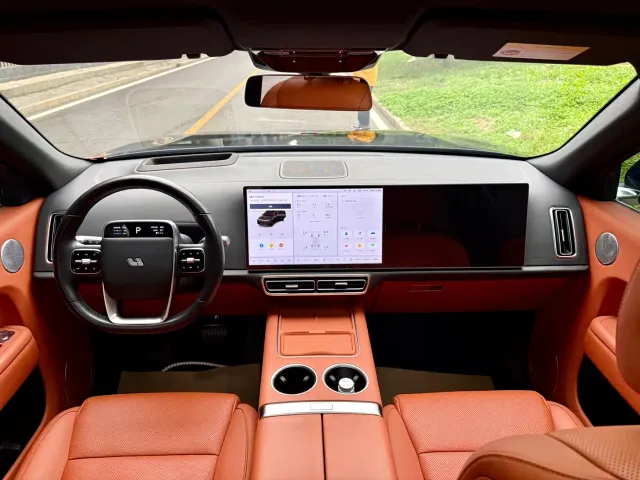 Li Auto L8 — Фото автомобиля 10