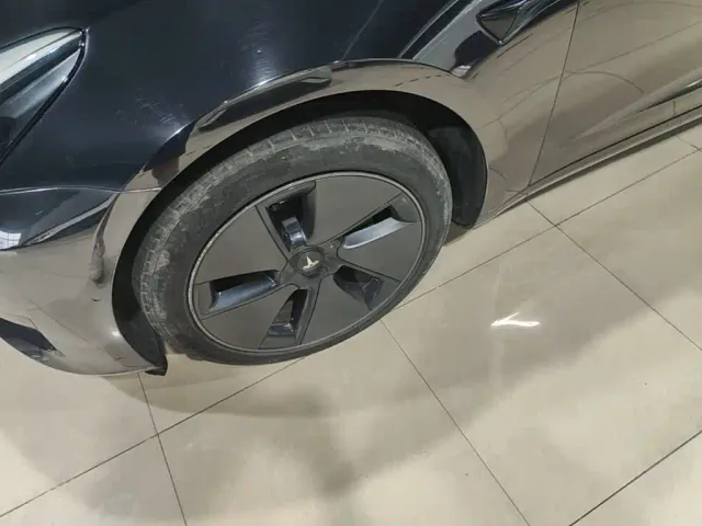 Tesla Model 3 — Фото автомобиля 22