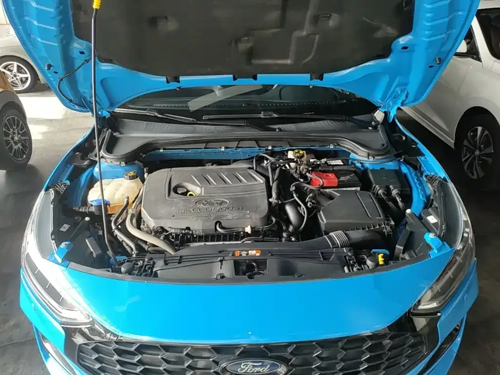 Ford Focus 2022 Sedan EcoBoost 180 Automatic S Version — Фото автомобиля 19