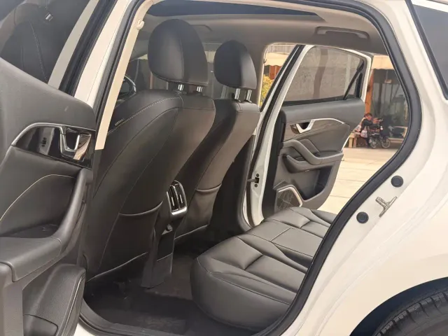 Bestune B70 — Фото автомобиля 13