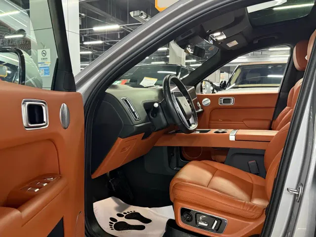 Li Auto L8 — Фото автомобиля 7