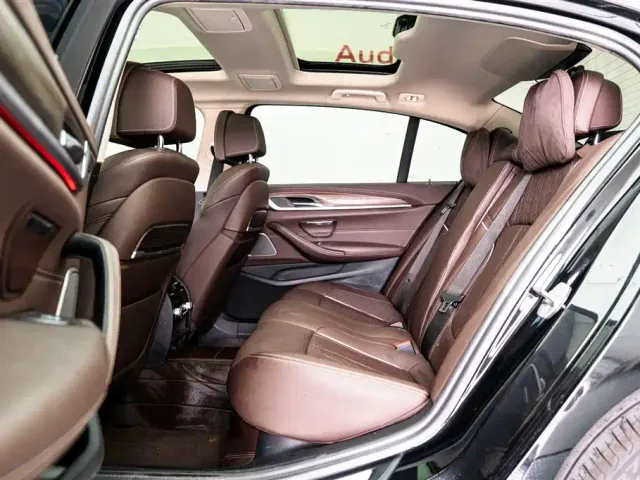 BMW 5 Series — Фото автомобиля 12