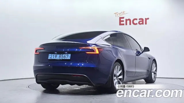 Tesla Model 3 — Фото автомобиля 2