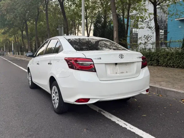 Toyota Vios — Фото автомобиля 4