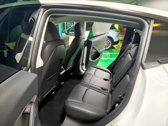 Tesla Model Y — Фото автомобиля 10