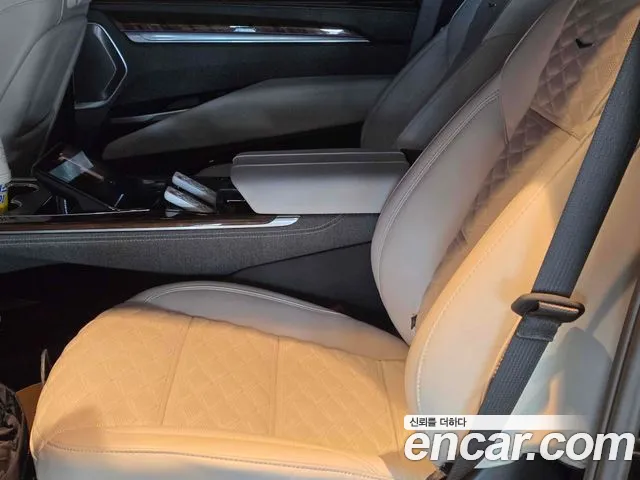 Cadillac Escalade — Фото автомобиля 5