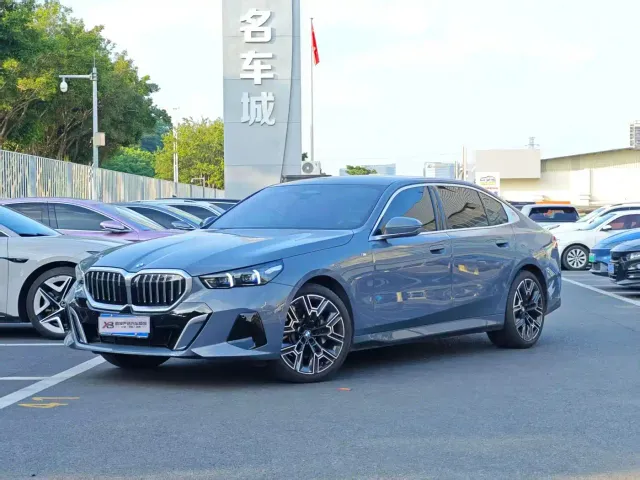 Фотография автомобиля — BMW 5 Series