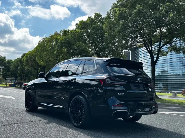 BMW iX3 — Фото автомобиля 6