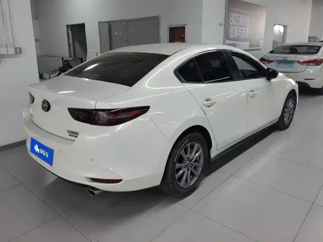 Mazda Axela — Фото автомобиля 3