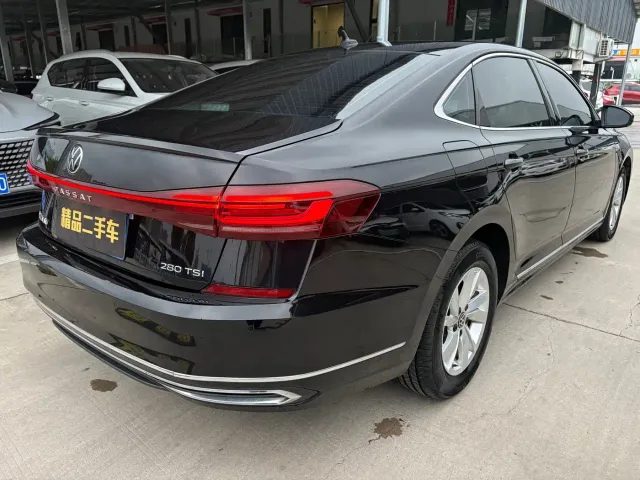 Volkswagen Passat — Фото автомобиля 5