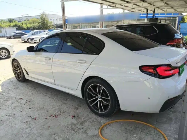 BMW 5 Series — Фото автомобиля 4