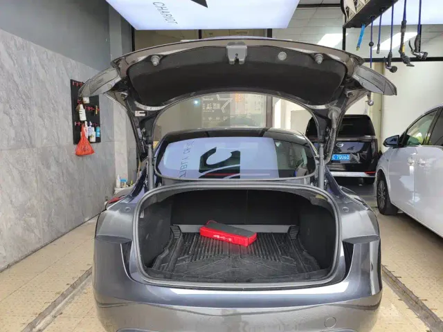 Tesla Model 3 — Фото автомобиля 18