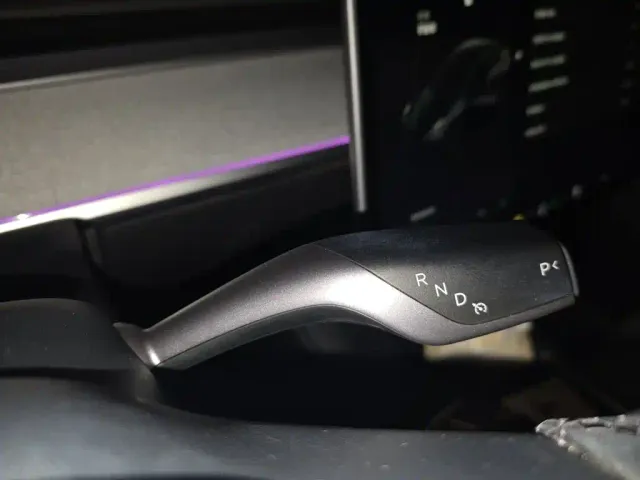 Tesla Model Y — Фото автомобиля 10