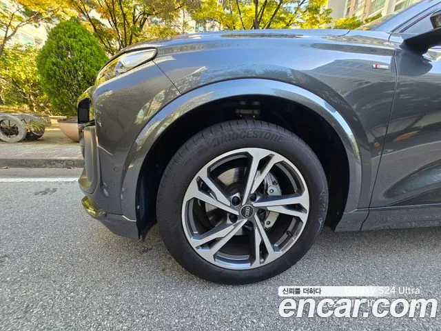 Фотография автомобиля — Audi Q6 e-tron