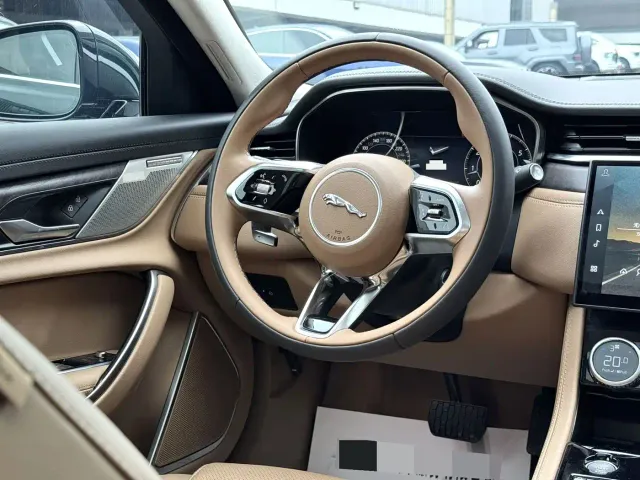 Jaguar XFL — Фото автомобиля 3