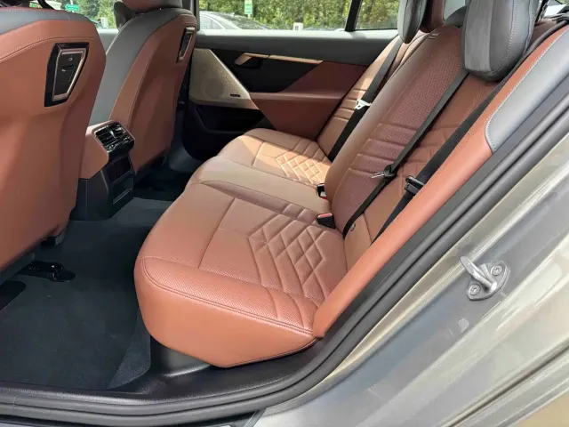 BMW i5 — Фото автомобиля 5