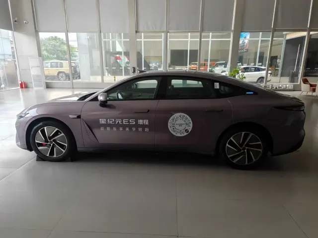 Exeed Exlantix ES 2025 Range Extender Max Urban Assist — Фото автомобиля 3