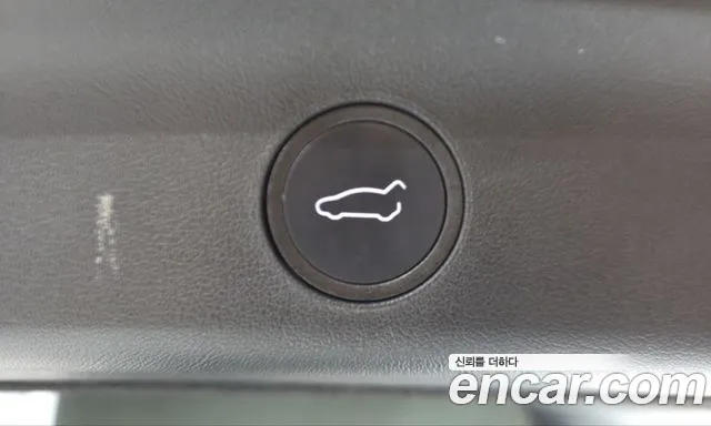 Tesla Model Y — Фото автомобиля 23