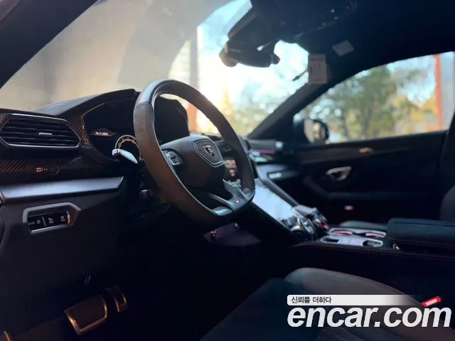 Lamborghini Urus — Фото автомобиля 14