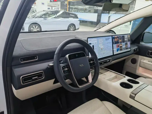 Li Auto MEGA — Фото автомобиля 5