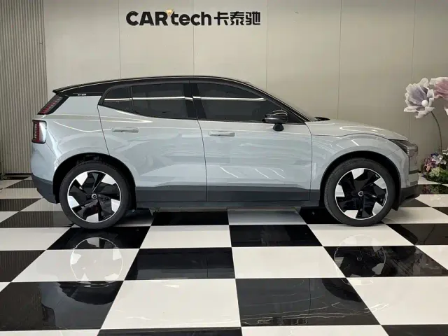 Volvo EX30 — Фото автомобиля 4