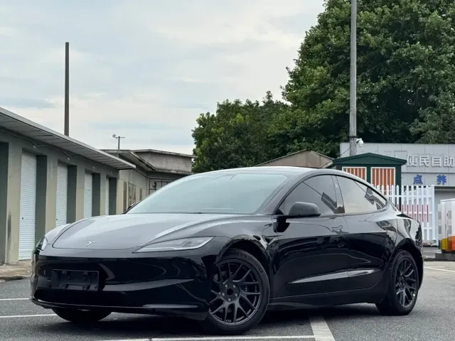 Фотография автомобиля — Tesla Model 3