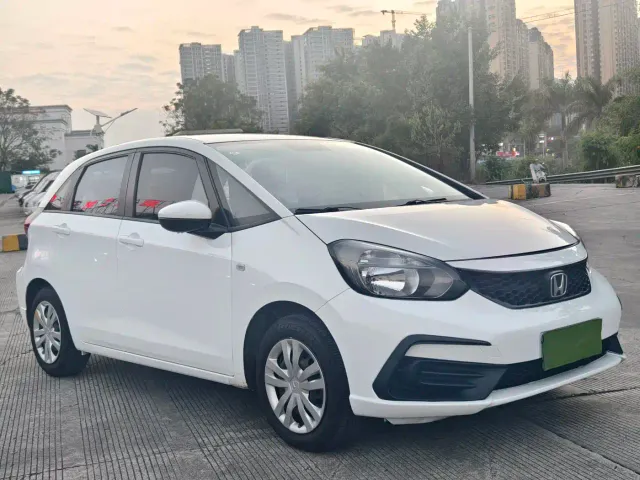 Honda Fit — Фото автомобиля 3