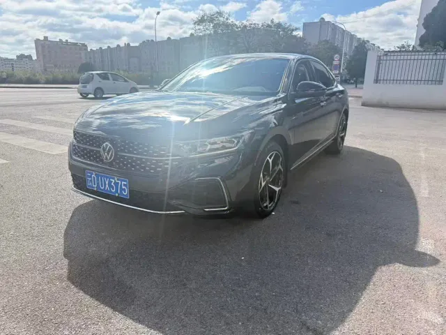 Volkswagen Passat — Фото автомобиля 3