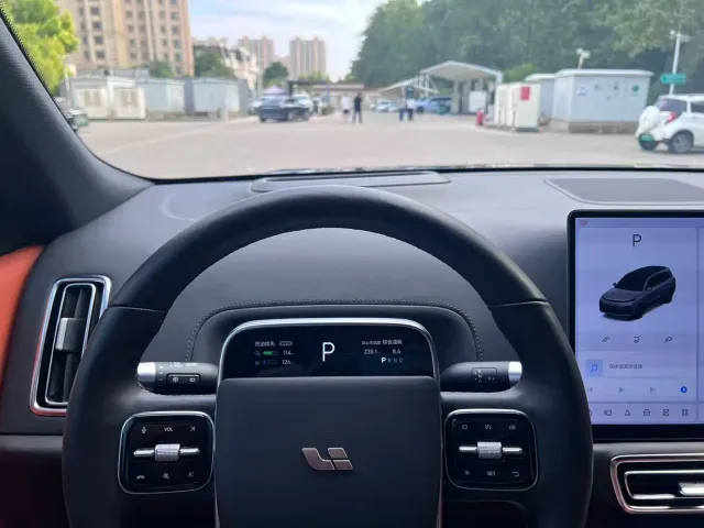 Li Auto L9 — Фото автомобиля 15