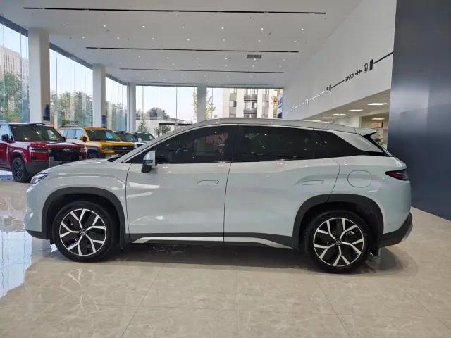 BYD Song L DM-i — Фото автомобиля 8