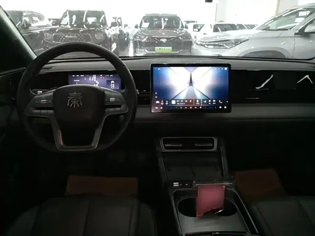 BYD Qin L — Фото автомобиля 9