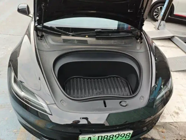 Tesla Model 3 — Фото автомобиля 8