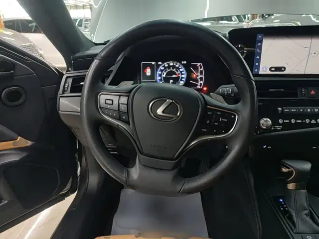 Lexus ES — Фото автомобиля 10