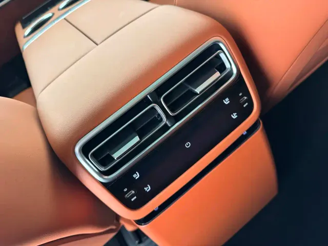 Li Auto L6 — Фото автомобиля 11