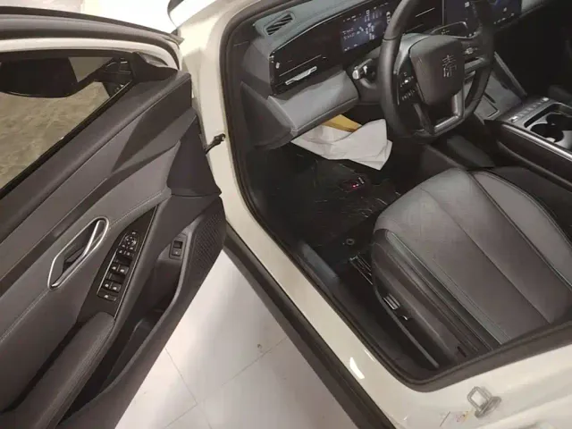 BYD Qin L — Фото автомобиля 15