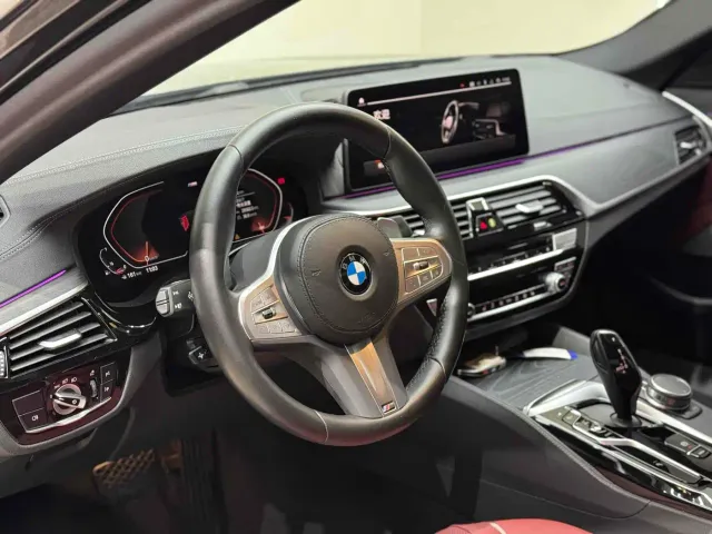 BMW 5 Series — Фото автомобиля 12