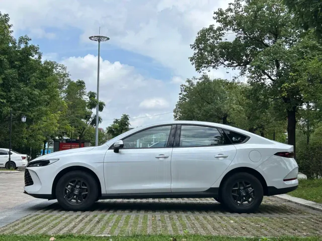 BYD Qin PLUS — Фото автомобиля 16