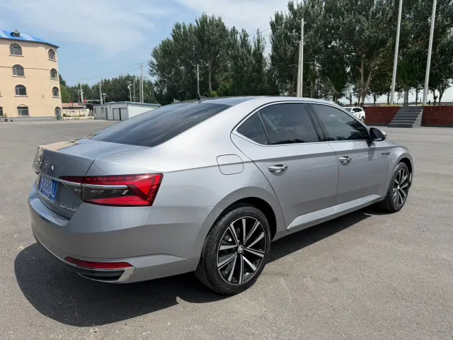 Skoda Superb — Фото автомобиля 5