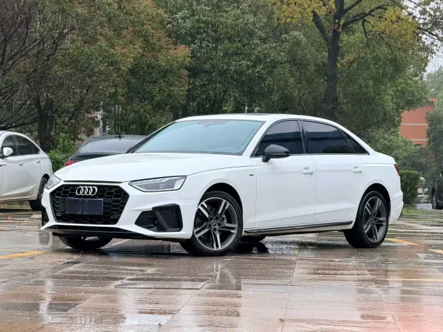 Фотография автомобиля — Audi A4L
