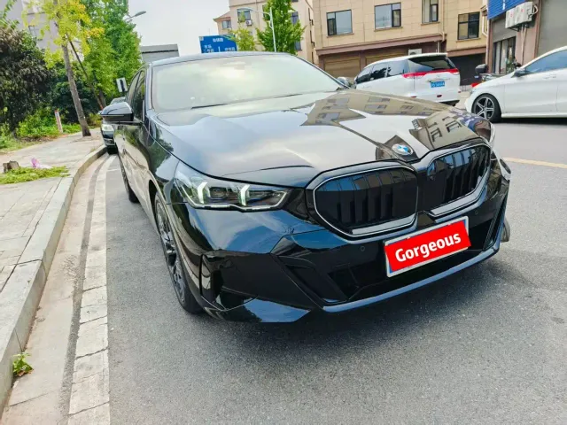 BMW 5 Series — Фото автомобиля 2