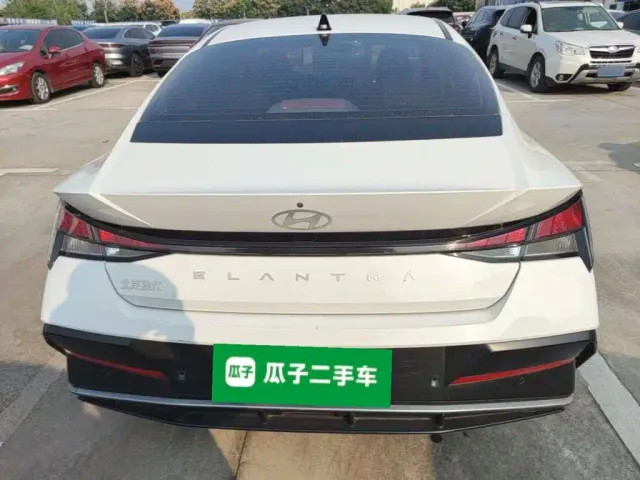 Hyundai Elantra — Фото автомобиля 5